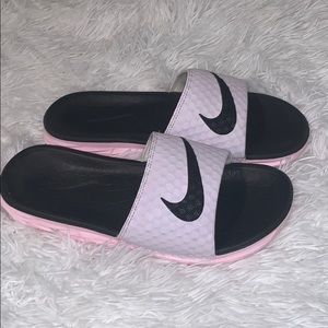 Size 7 Nike Slides Perfect condition memory foam!